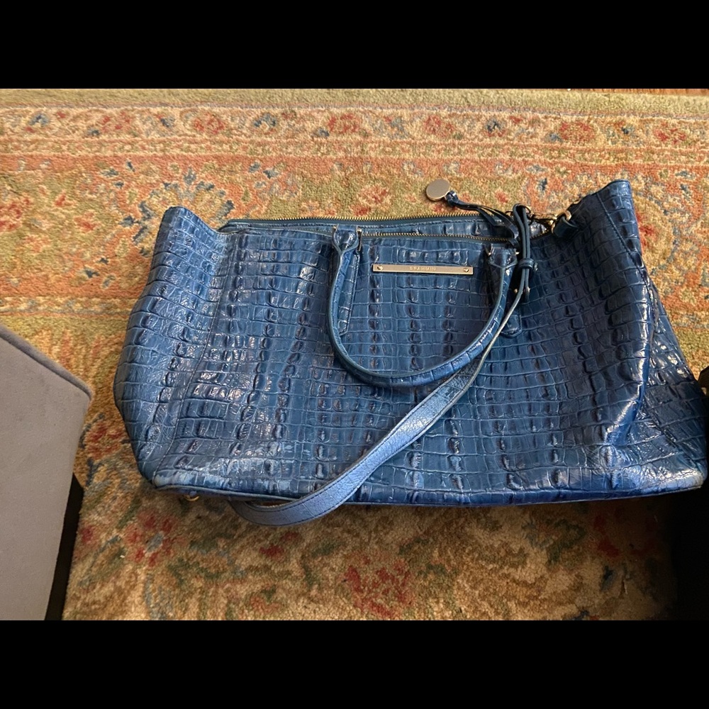 Slightly used handbag. Used a few times.